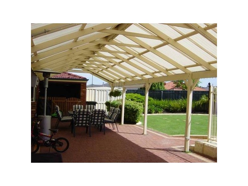 16 BROOKWAY RETREAT, Landsdale WA 6065