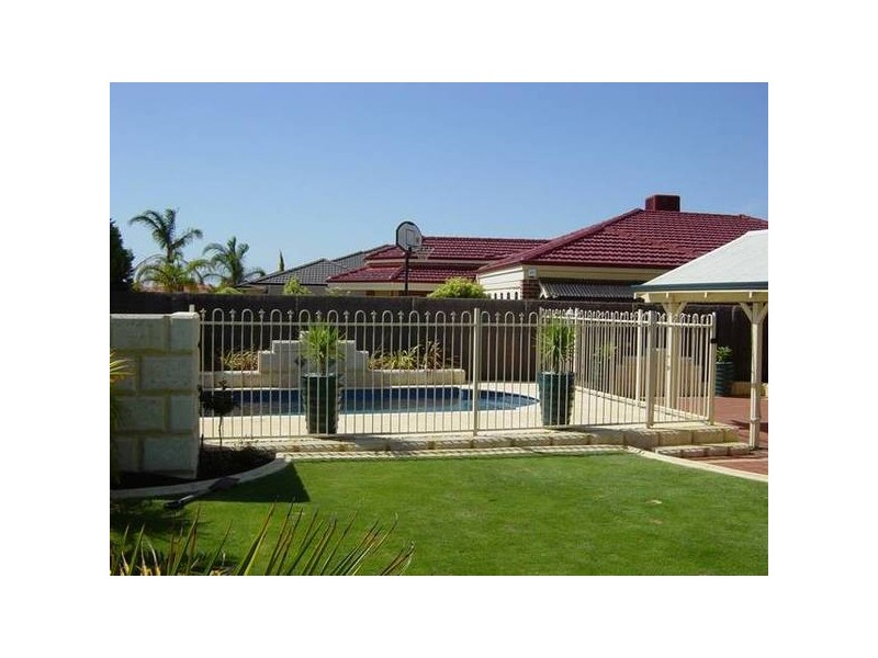 16 BROOKWAY RETREAT, Landsdale WA 6065