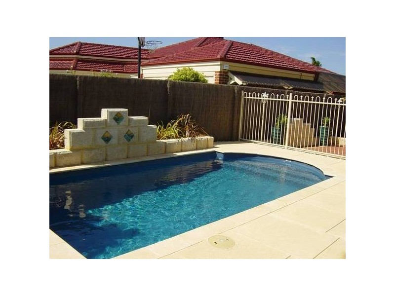 16 BROOKWAY RETREAT, Landsdale WA 6065