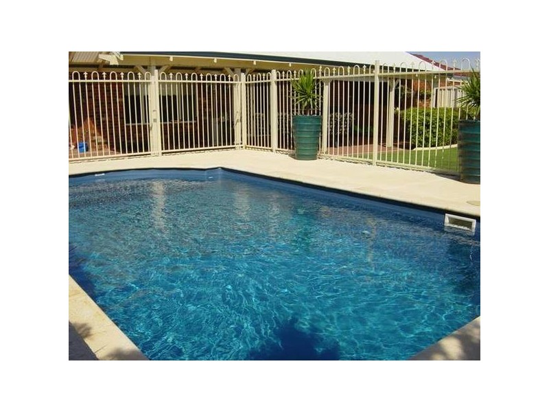 16 BROOKWAY RETREAT, Landsdale WA 6065