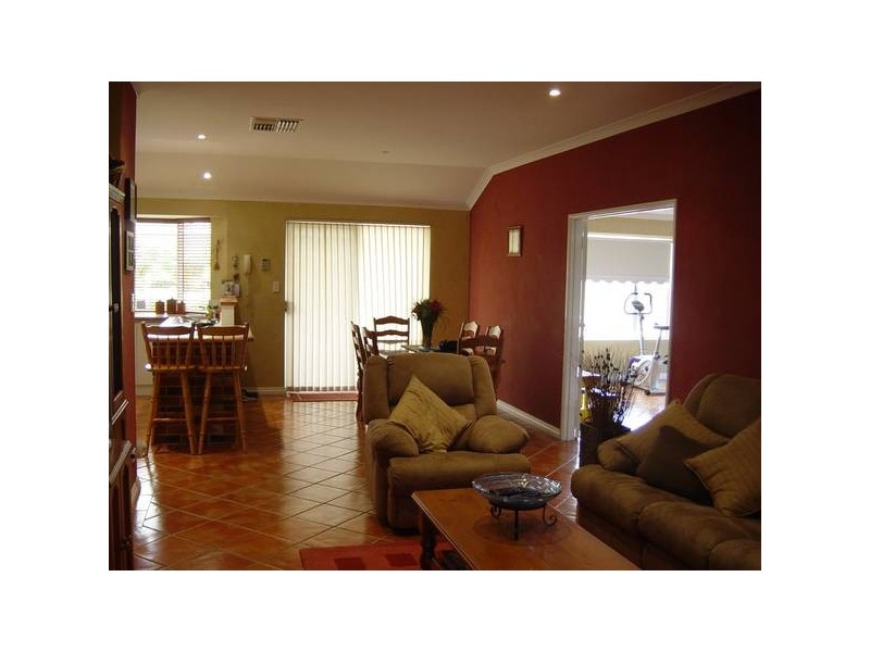 16 BROOKWAY RETREAT, Landsdale WA 6065