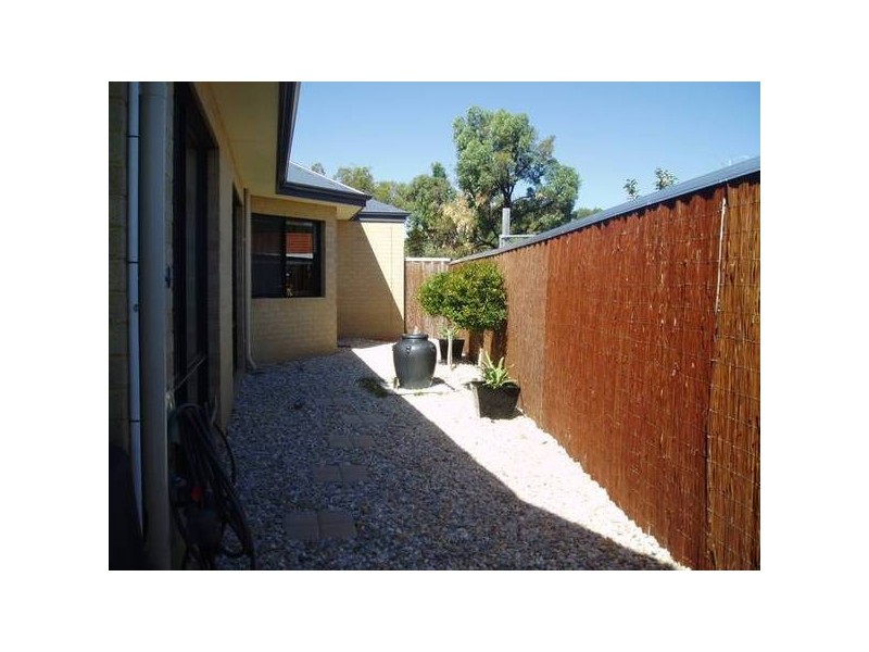26 Paloma Loop, Marangaroo WA 6064