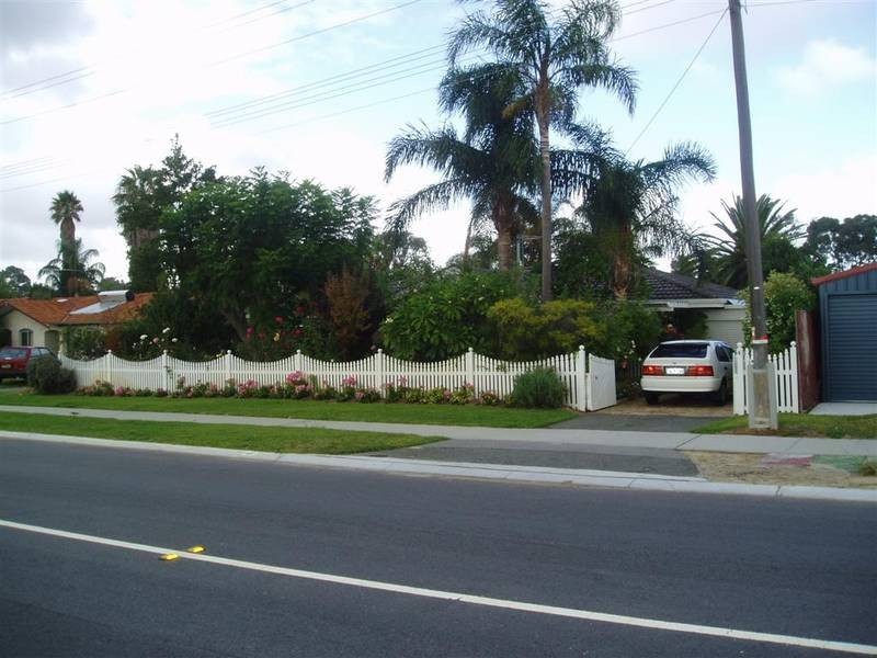 4 Nanovich Ave, Girrawheen WA 6064