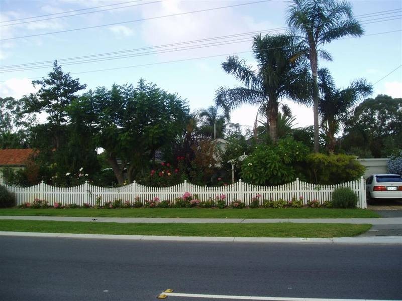 4 Nanovich Ave, Girrawheen WA 6064