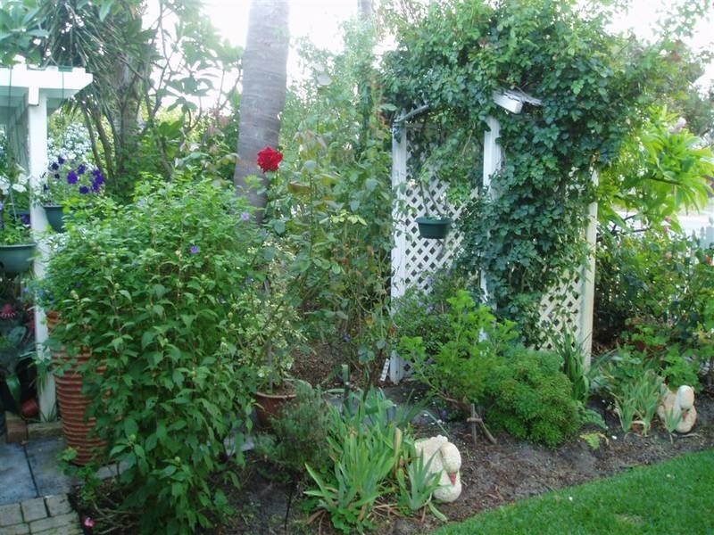 4 Nanovich Ave, Girrawheen WA 6064