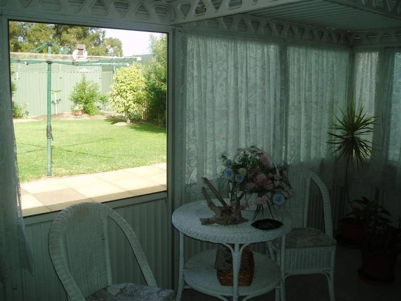 4 Nanovich Ave, Girrawheen WA 6064