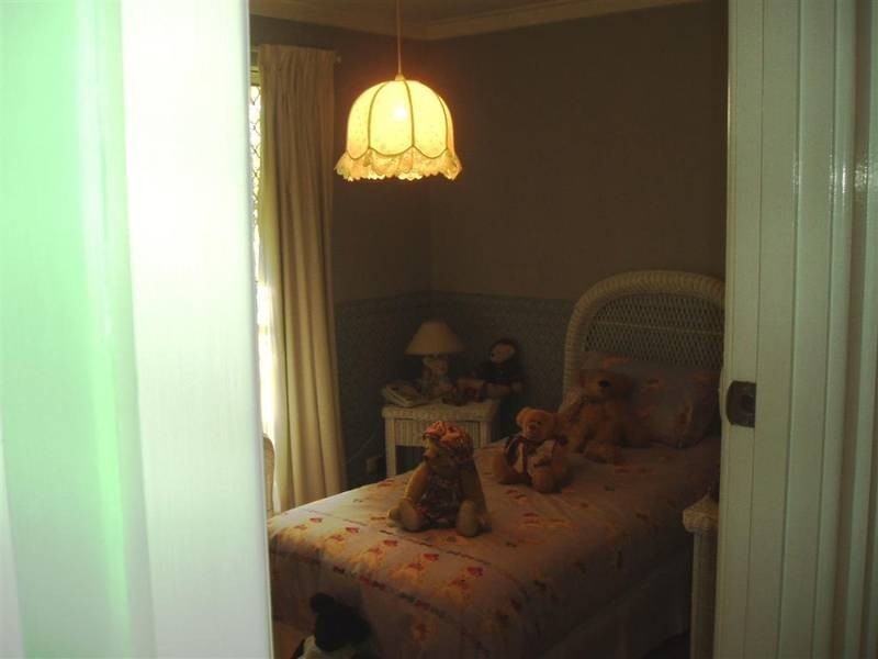 4 Nanovich Ave, Girrawheen WA 6064