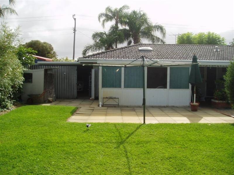 4 Nanovich Ave, Girrawheen WA 6064