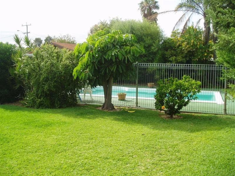 4 Nanovich Ave, Girrawheen WA 6064