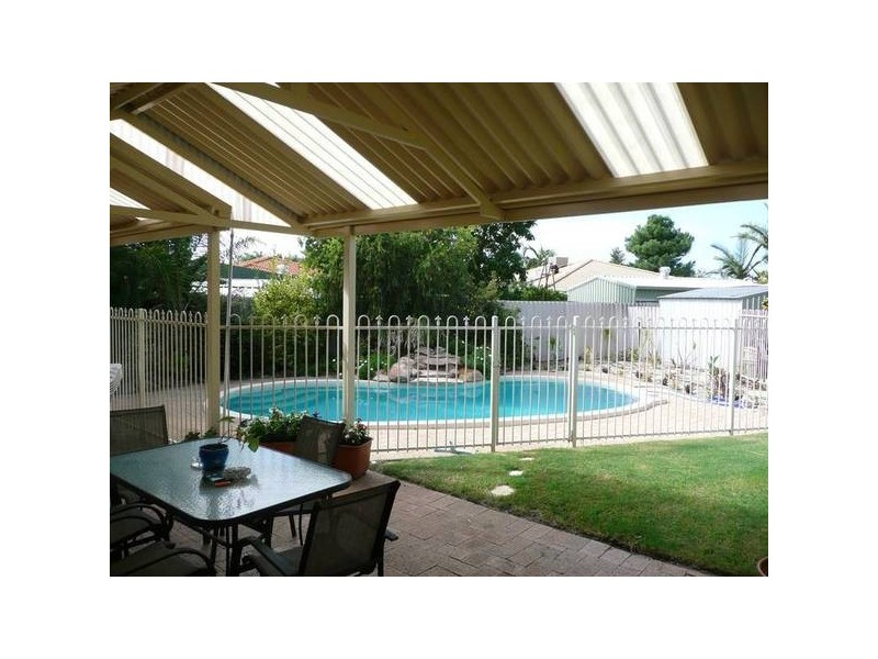 18 LARKSPUR LANE, Ballajura WA 6066