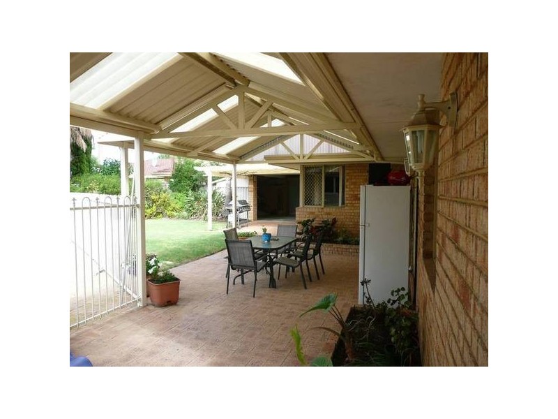 18 LARKSPUR LANE, Ballajura WA 6066
