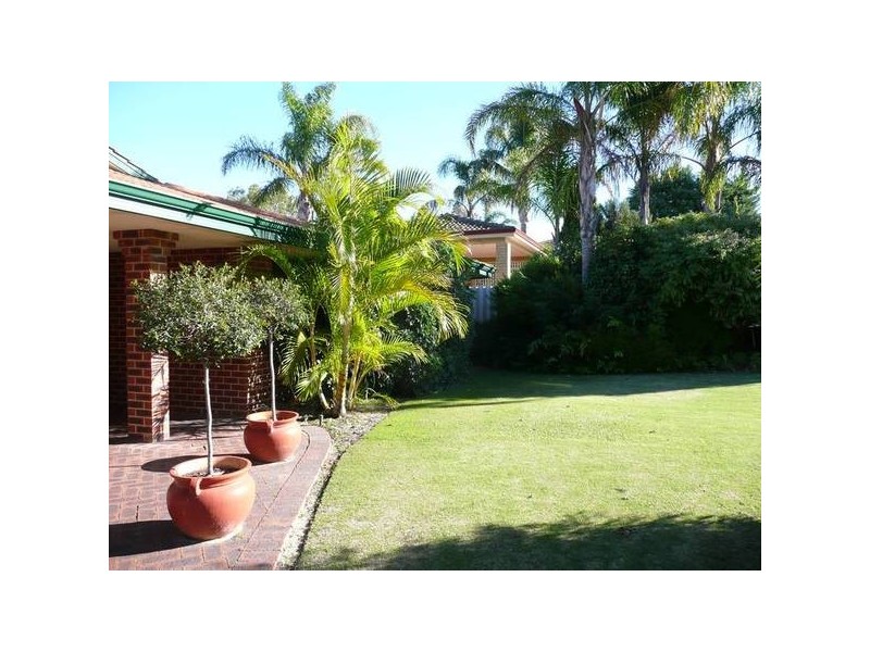 15 FEATHERTOP RISE, Alexander Heights WA 6064