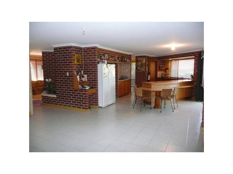 15 FEATHERTOP RISE, Alexander Heights WA 6064