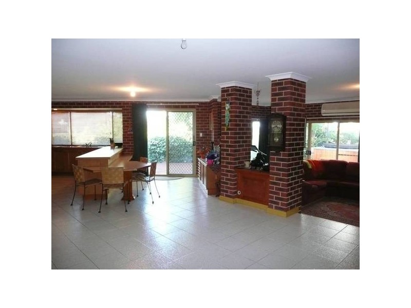 15 FEATHERTOP RISE, Alexander Heights WA 6064