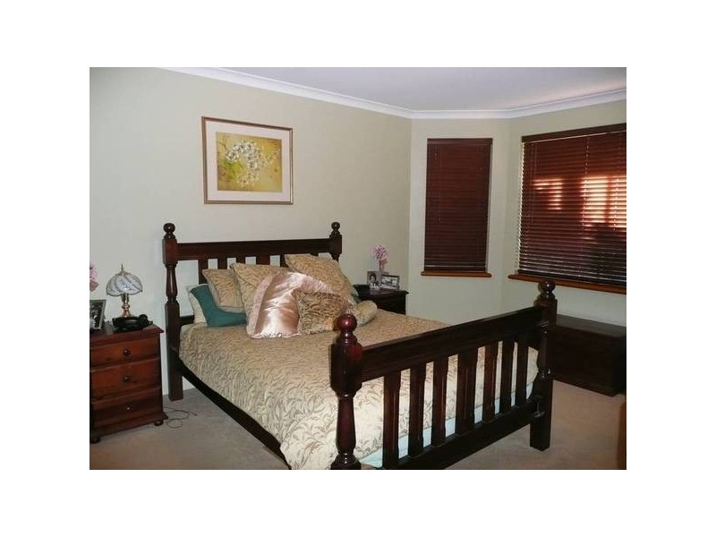 15 FEATHERTOP RISE, Alexander Heights WA 6064