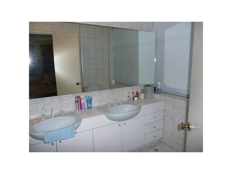 15 FEATHERTOP RISE, Alexander Heights WA 6064