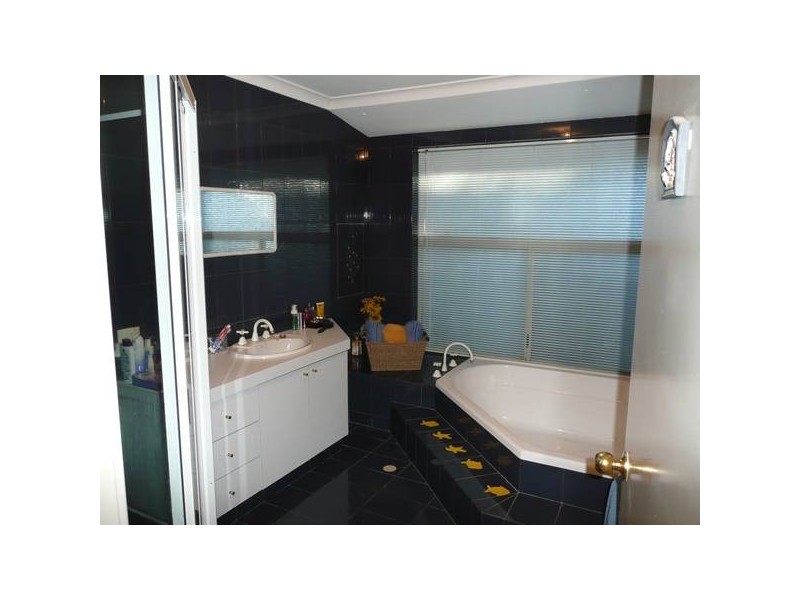 15 FEATHERTOP RISE, Alexander Heights WA 6064