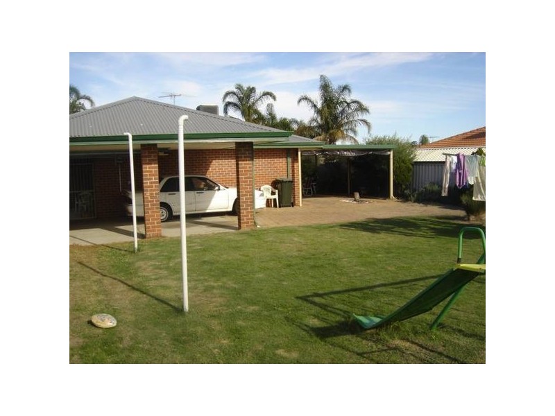 2 Freyler Court, Alexander Heights WA 6064