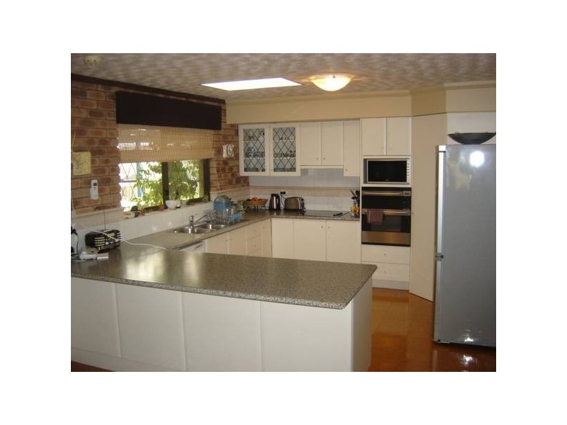 10 Liverpool Place, Alexander Heights WA 6064