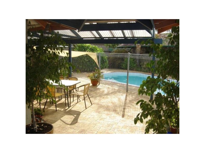 10 Liverpool Place, Alexander Heights WA 6064