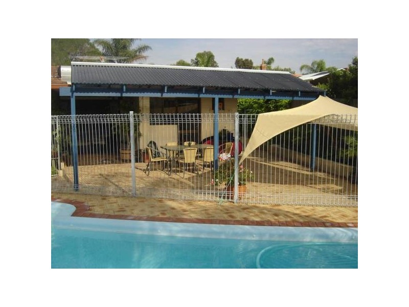 10 Liverpool Place, Alexander Heights WA 6064