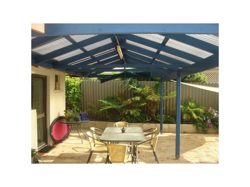 10 Liverpool Place, Alexander Heights WA 6064