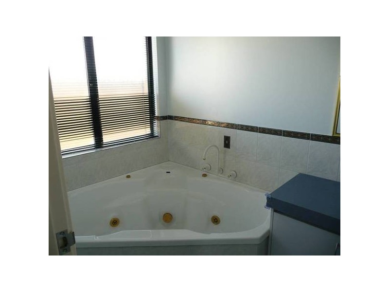 10 CLEMTON PLACE, Landsdale WA 6065