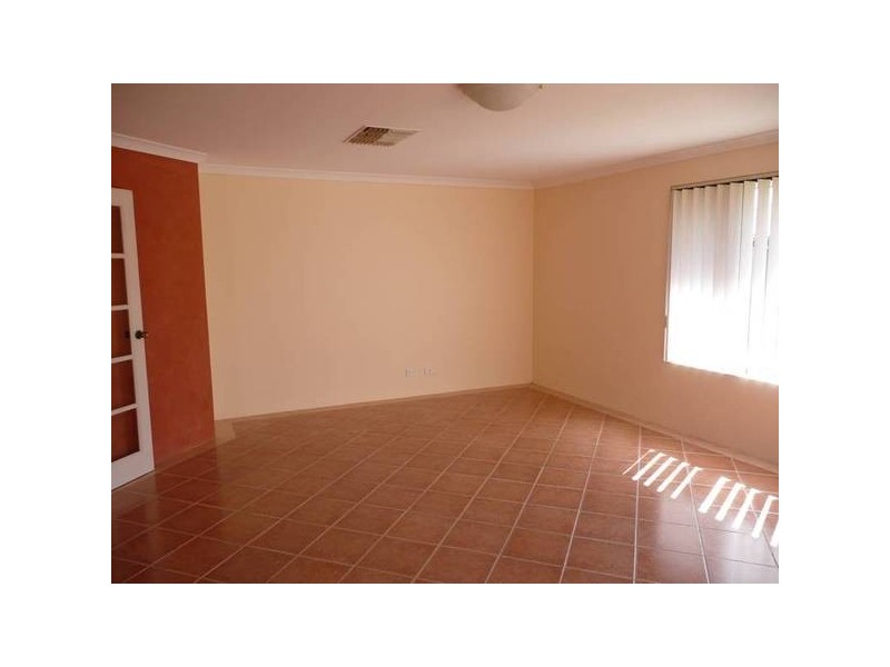 10 CLEMTON PLACE, Landsdale WA 6065