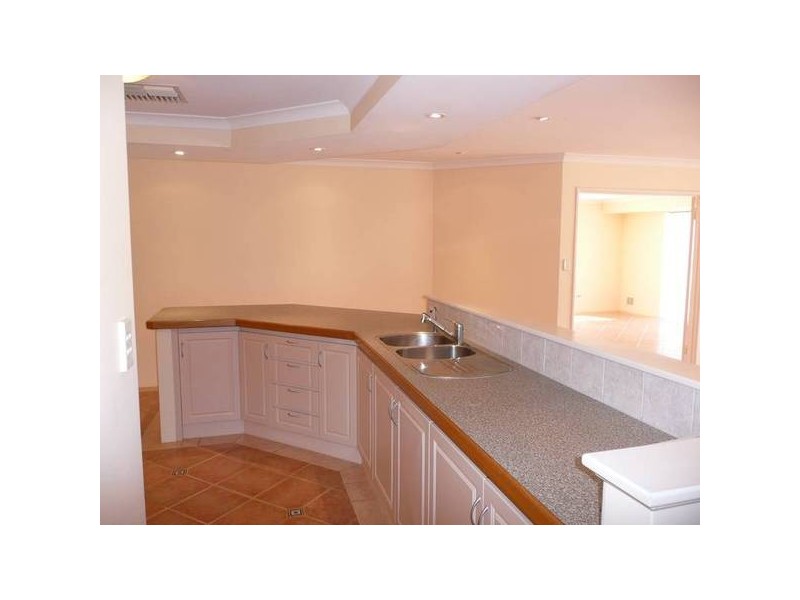 10 CLEMTON PLACE, Landsdale WA 6065