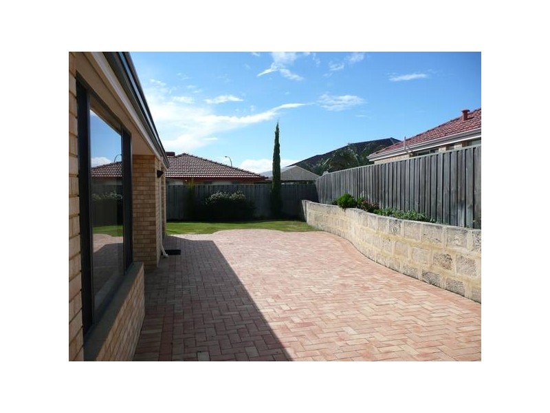 10 CLEMTON PLACE, Landsdale WA 6065