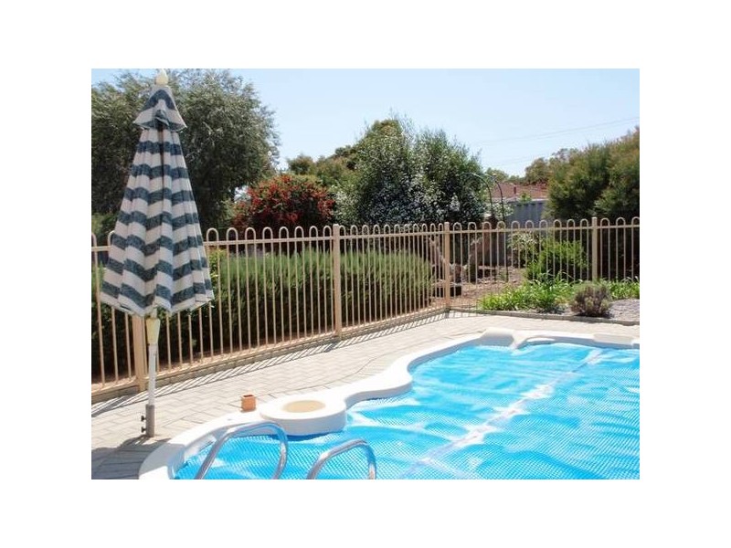 17 Oakleaf Circle, Mirrabooka WA 6061