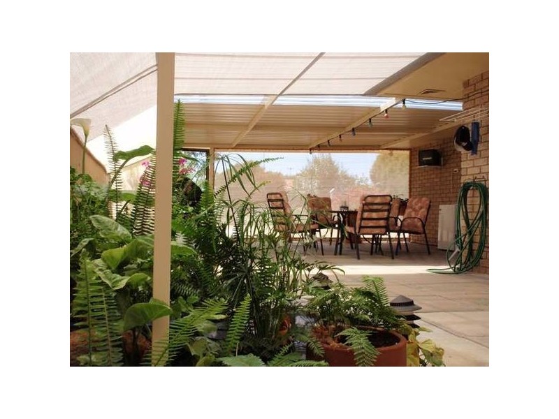 17 Oakleaf Circle, Mirrabooka WA 6061