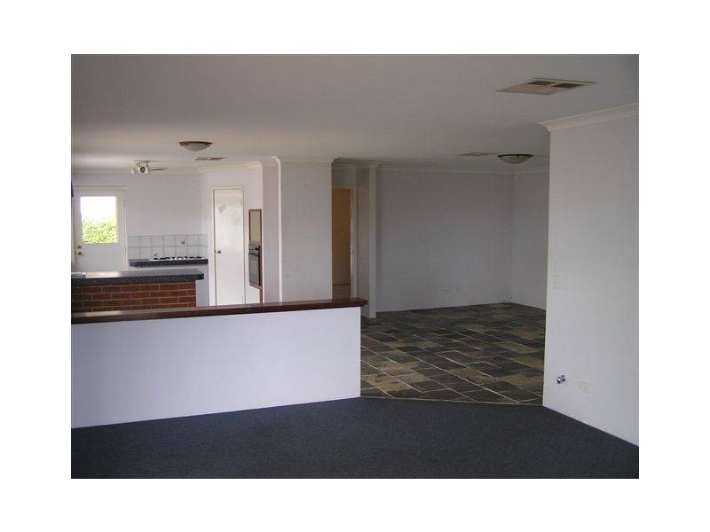 15 Dymchurch Court, Marangaroo WA 6064