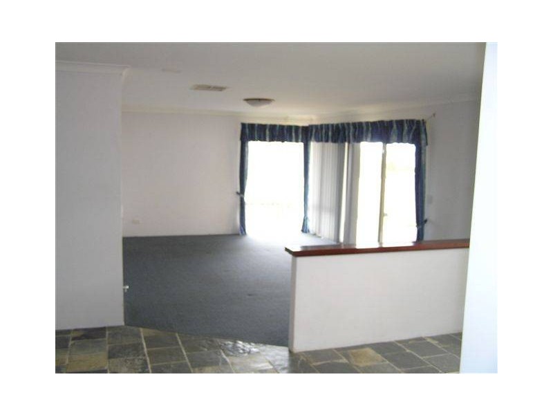 15 Dymchurch Court, Marangaroo WA 6064