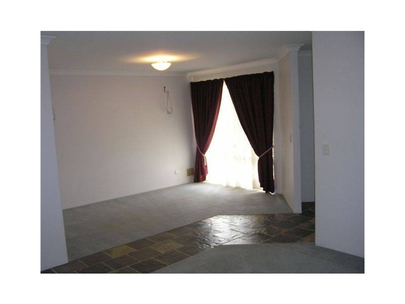 15 Dymchurch Court, Marangaroo WA 6064