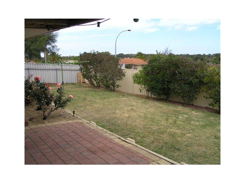 15 Dymchurch Court, Marangaroo WA 6064