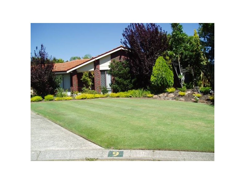 9 Waterloo Court, Alexander Heights WA 6064