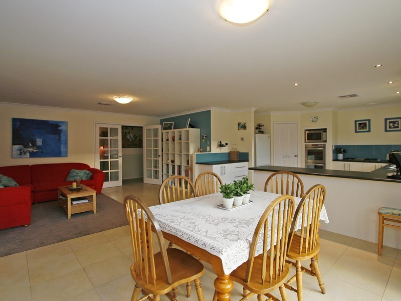 9 Tondoon Bend, Aveley WA 6069