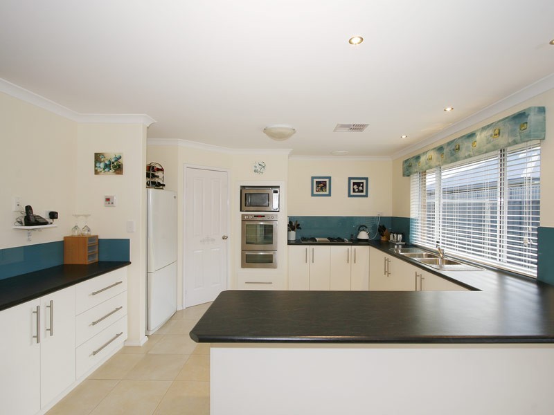 9 Tondoon Bend, Aveley WA 6069