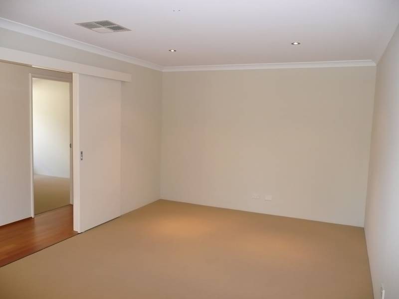 26 WISTFUL PDE, Aveley WA 6069
