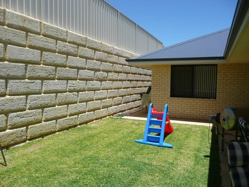 10 FENNELL RISE, Darch WA 6065