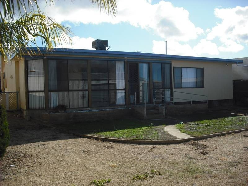 24 Barton Road, Tiddy Widdy Beach SA 5571