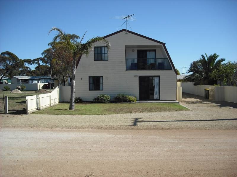 5 Shore Street, Port Clinton SA 5570