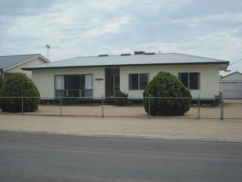 9 Cumberland Road, Port Clinton SA 5570