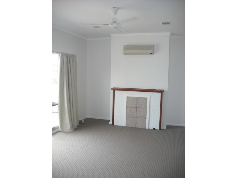 9 Cumberland Road, Port Clinton SA 5570