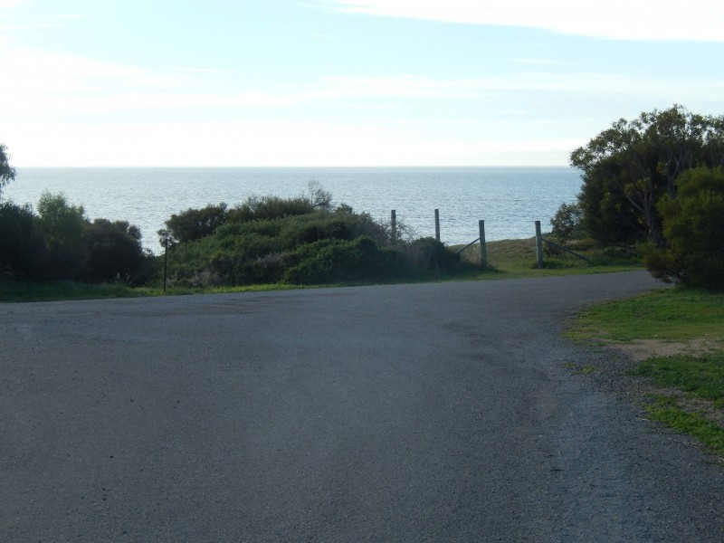 3 Earle Street, Pine Point SA 5571