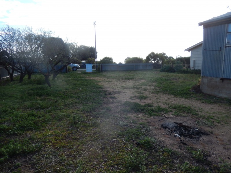 3 Earle Street, Pine Point SA 5571