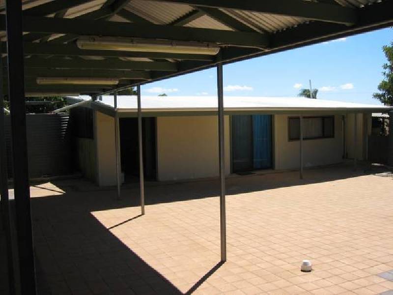 2 Earle Street, Pine Point SA 5571