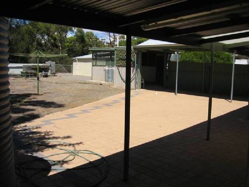2 Earle Street, Pine Point SA 5571