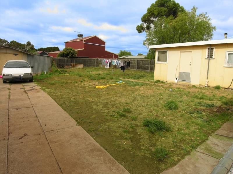 16 Station Lake Road, Lara VIC 3212